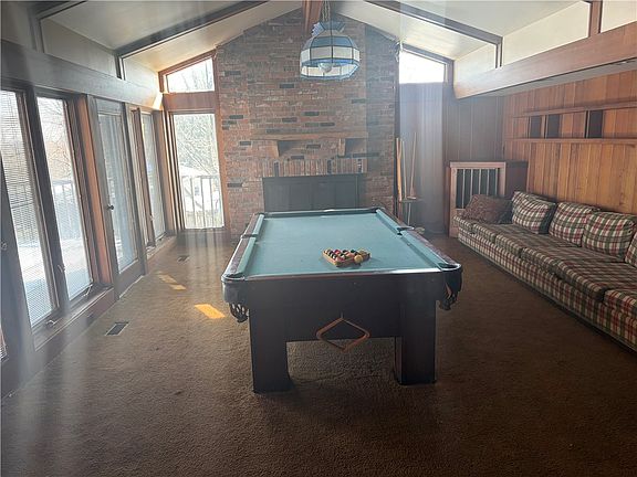4th image of 320 Country View Dr