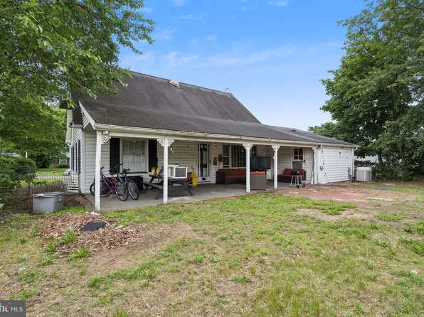 15 Barker Ln, Willingboro, NJ 08046