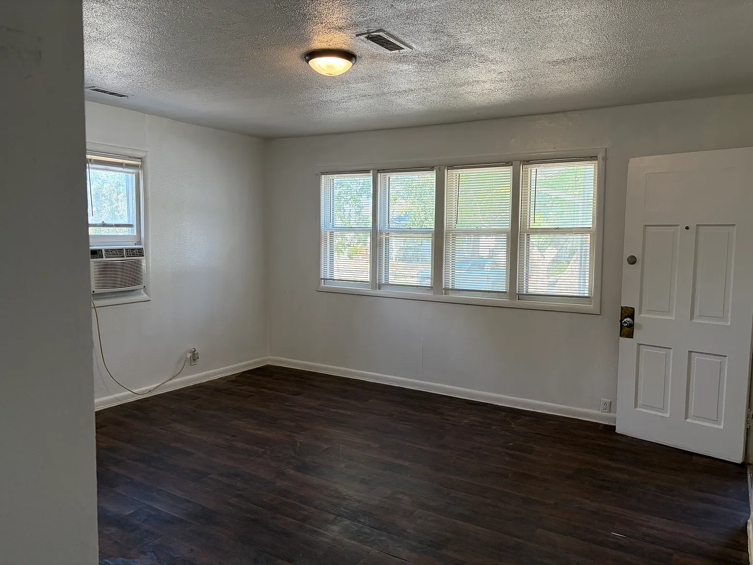 1 bed, 800 sqft, $1,050 — Photo 4