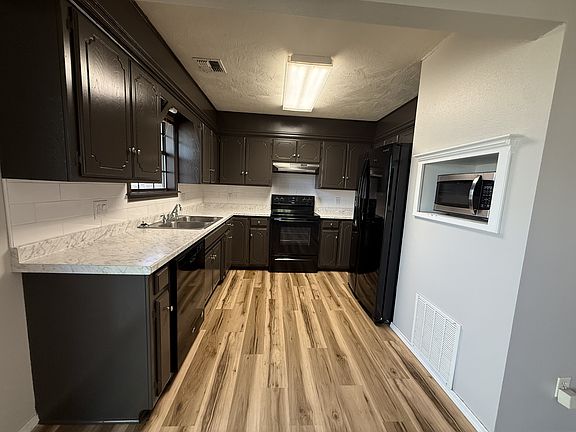 3rd image of 2204 Post Oak Dr