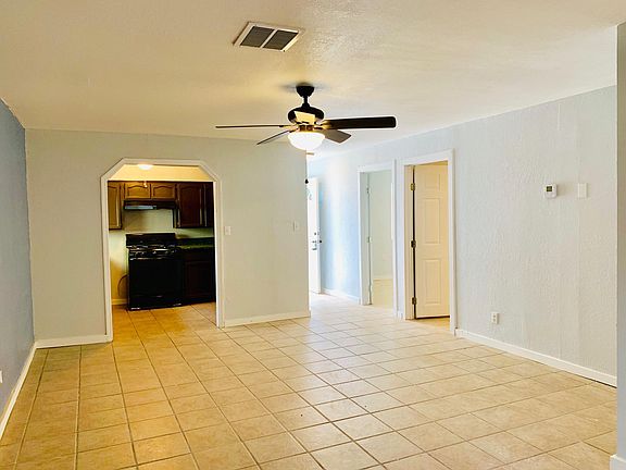 3rd image of 114 NW Davis Unit 3