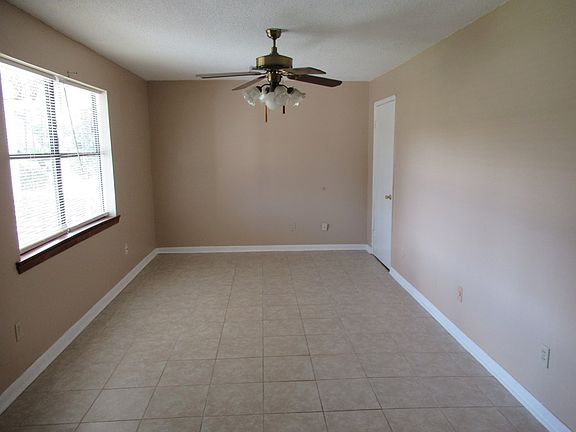 4th image of 920 W Lakeshore Dr