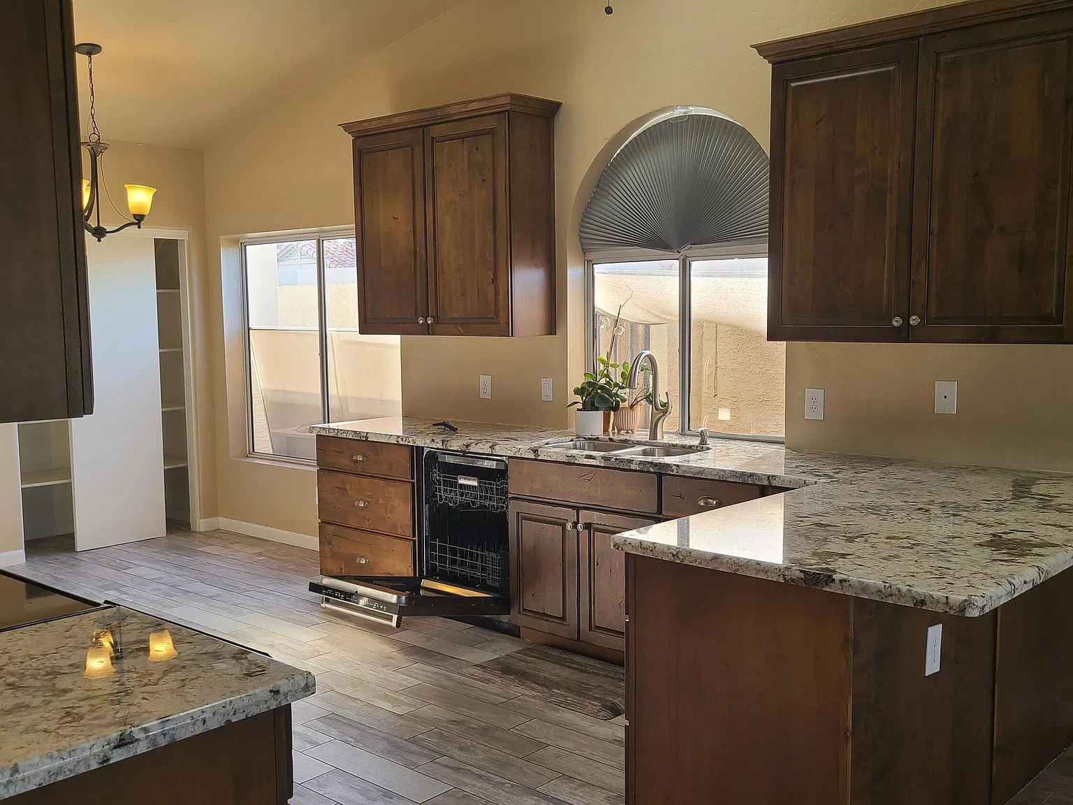 5 bed, 3.0 bath, 3116 sqft, $3,200 — Photo 3