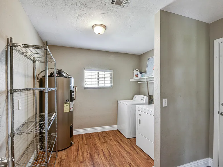 4652 E Vernon Ave — Photo 7