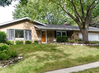 2414 Misty Ln, Waukesha, WI 53186