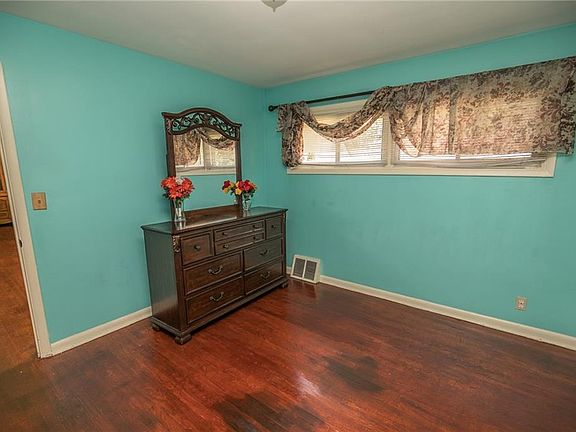5th image of 532 Meadow Ln