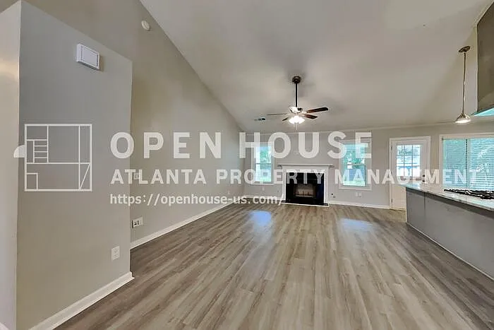 111 Meadowview Ln — Photo 4