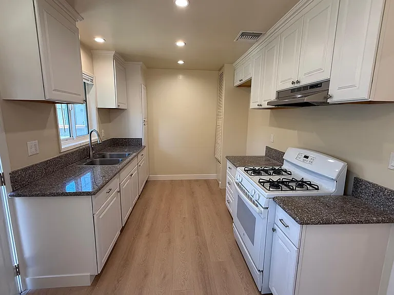 2691 N Frederic St #2691 — Photo 5