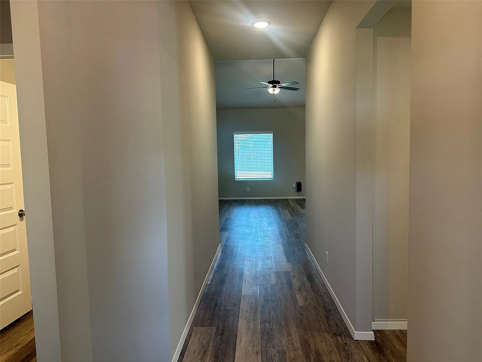 4 bed, 2.0 bath, 1915 sqft, $2,300 — Photo 2