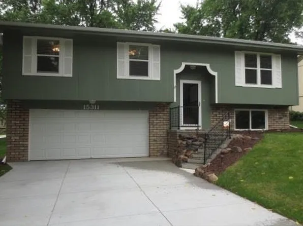 15311 Wycliffe Dr, Omaha, NE 68154