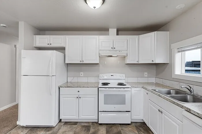 1111 Grand Ave #B — Photo 10