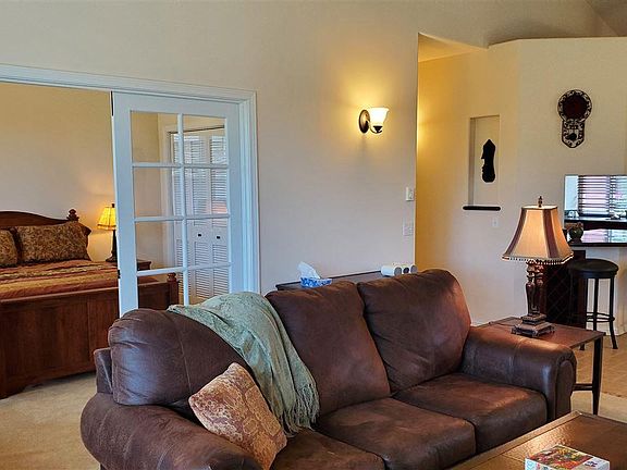 5th image of 2609B Peach Ct