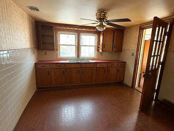 3rd image of 7 Lorette St