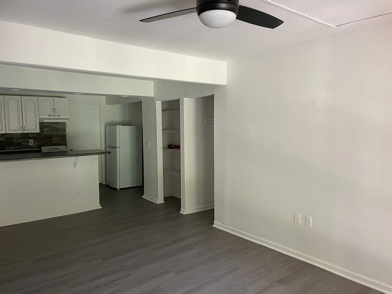 820 Beagle Gap Rd - Apt B — Photo 3