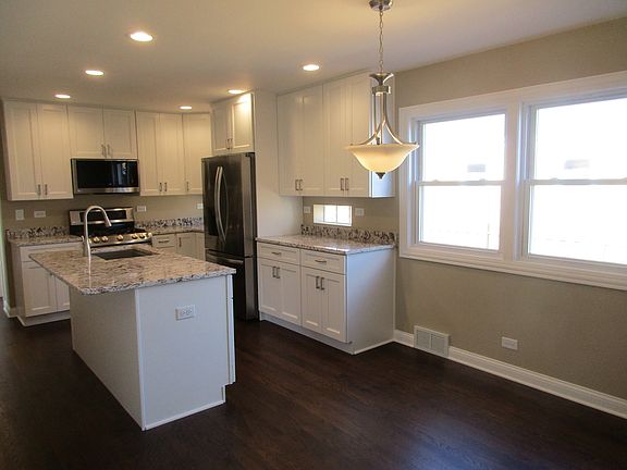 4th image of 10421 S Tripp Ave