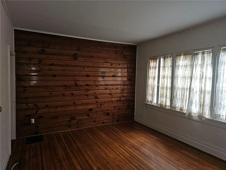9 Rowley St #3 — Photo 13