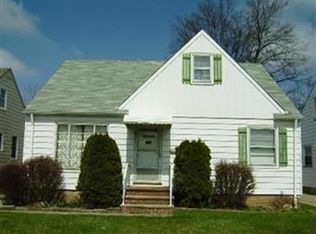 1208 Parkleigh Dr, Parma, OH 44134