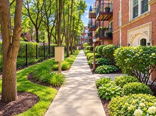 1021 E 46th St 2N, Chicago, IL 60653