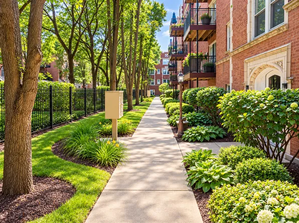 1021 E 46th St APT 2N, Chicago, IL 60653