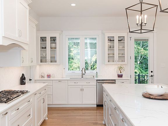 4th image of 7412 Arabella Dr