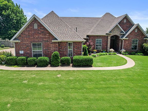 2nd image of 325 Whitcliff Drive
