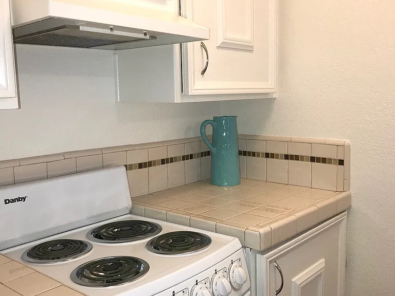 Woodcliff Apartments — Photo 61