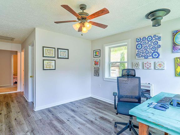 4th image of 445 Kingtown St