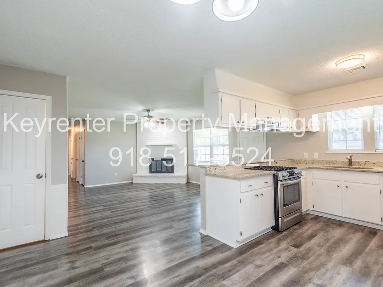 1707 S Nogales Ave — Photo 15