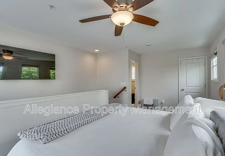 944 N Columbus St — Photo 24