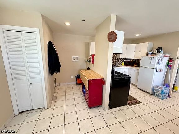 3rd image of 336 Bloomfield Ave APT 1C