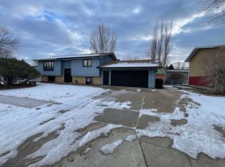 1205 18th Ave SW, Minot, ND 58701