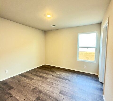 4th image of 2103 S Lakin Ave