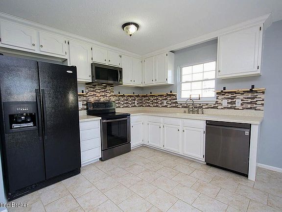3rd image of 184 Aulbern Dr W