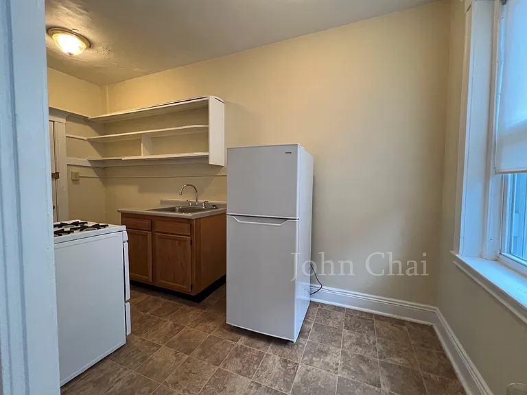 64 Woodstock Ave #8 — Photo 7