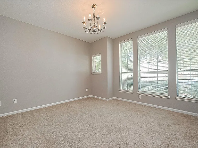 5203 Heatherdawn Ct — Photo 3