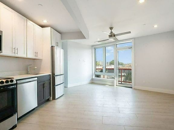 2nd image of 975 Liberty Ave #5L