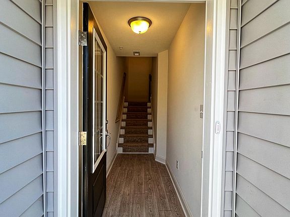Front door - Foyer