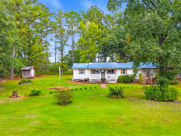 1565 Lake Dr, Screven, GA 31560