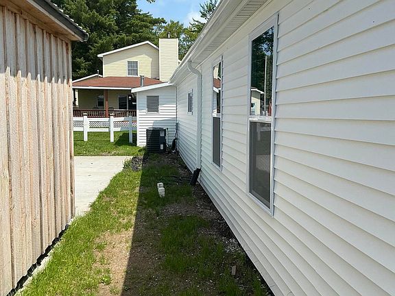 5th image of 228 Mallard Ave