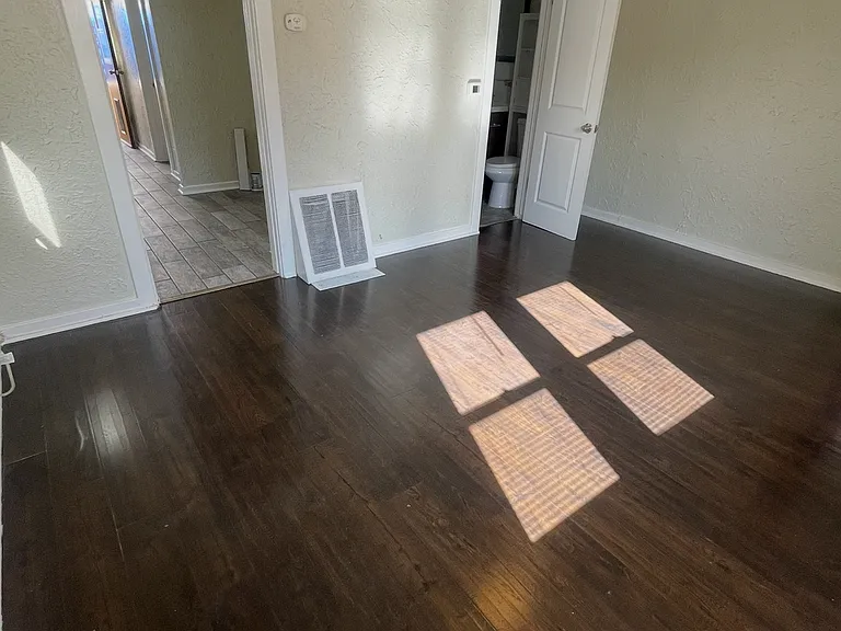 5023 Bakman Ave — Photo 7