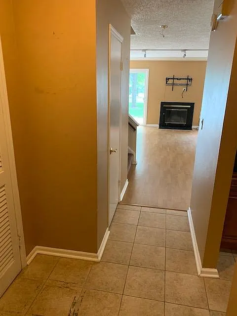 Building Photo - 13 Tall Oaks Ct