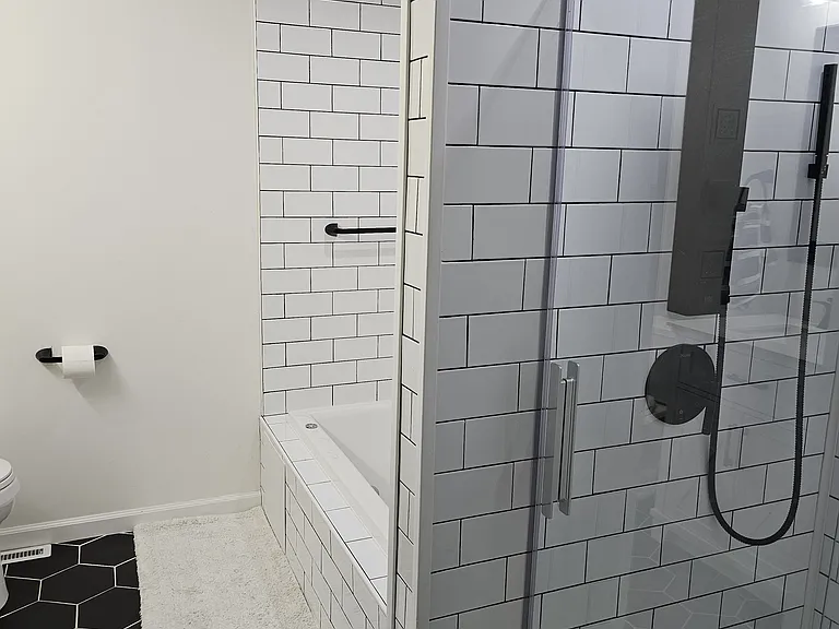 224 Laurel Dr — Photo 3