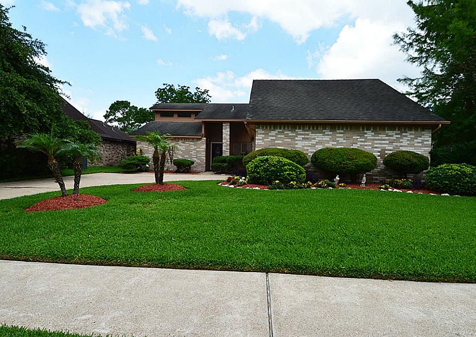 1st image of 5226 Meadow Place Dr