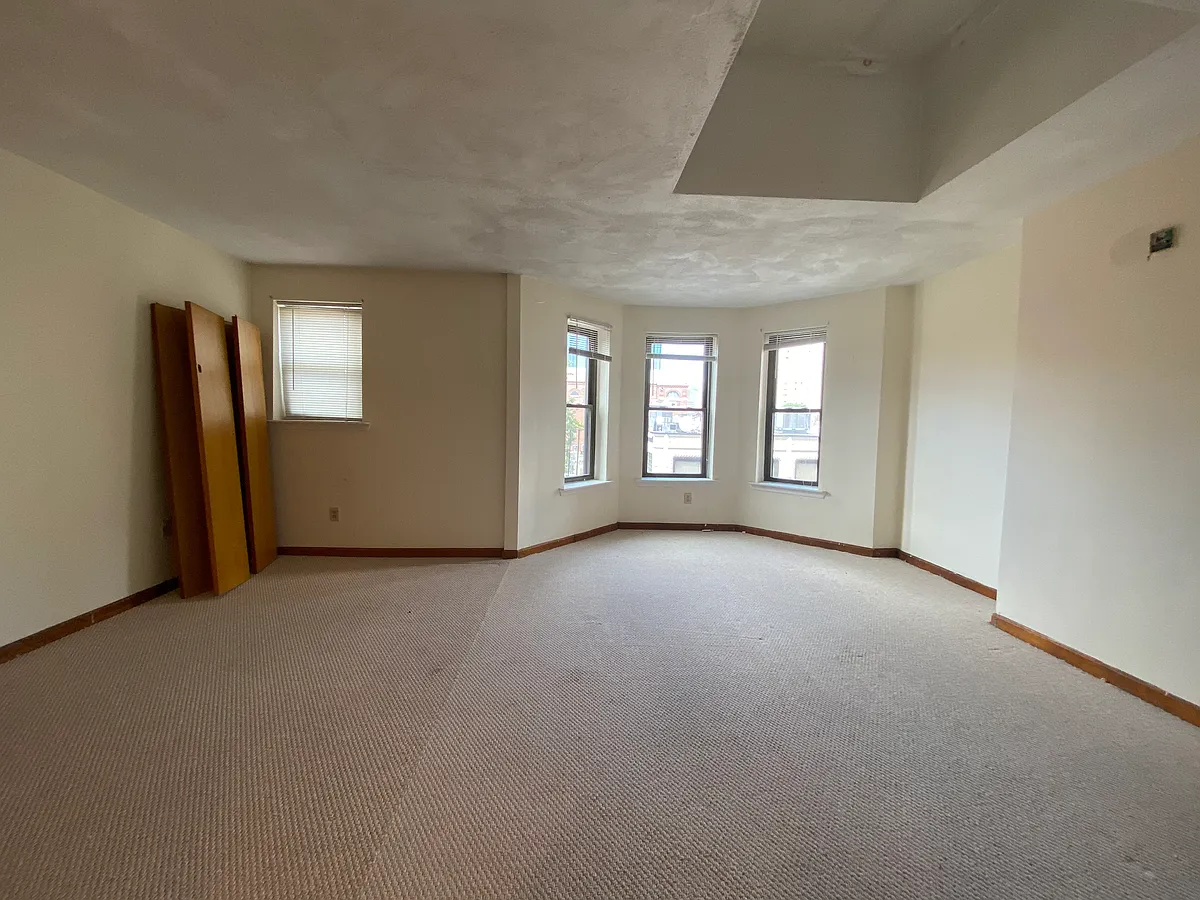 Building Photo - 52 Gainsborough St #3