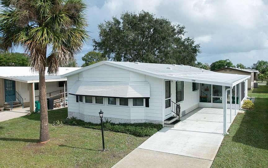 1st image of 704 Oleander Cir