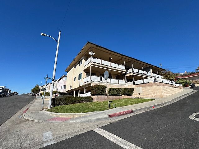 1st image of 1091 College View Dr