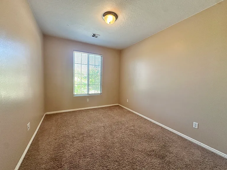 1220 N Spring Valley Dr — Photo 15