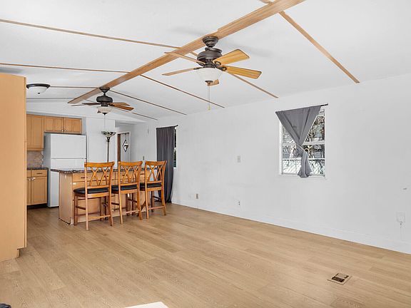 4th image of 802 Largo Rd
