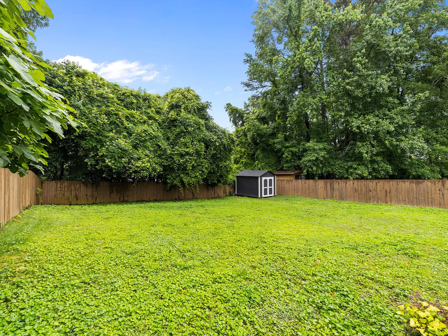 3 bed, 1111 sqft, $2,200 — Photo 4