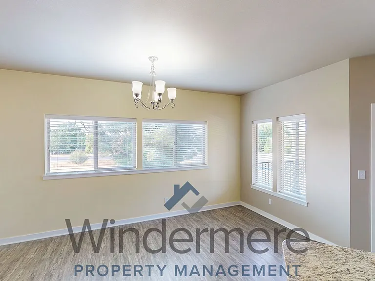 808 NE Bunky Ln — Photo 12